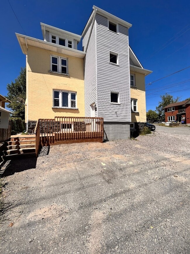 Building Photo - 57 Beatty St Unit 3