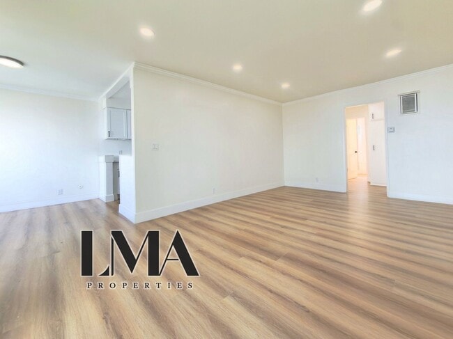 8208 Romaine St Unit 1a