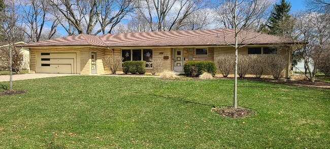Building Photo - 607 Willow Ln Rental