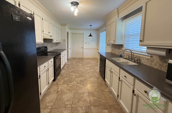 Photo - 2071 Howlong Ave