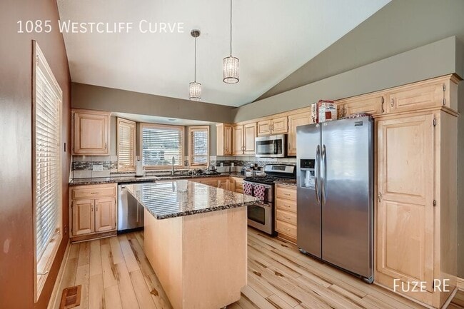 Photo - 1085 Westcliff Curve