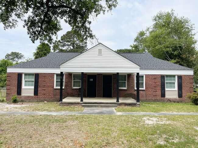 Building Photo - 2645-2647 Craig Unit 2645