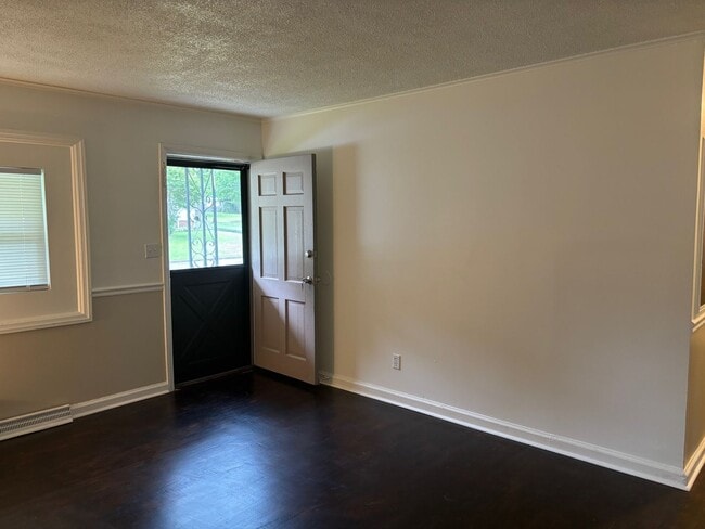 Photo - 3 BEDROOM, 1 BATH, 900 SQ FT, GAS HEAT, WINDOW AC
