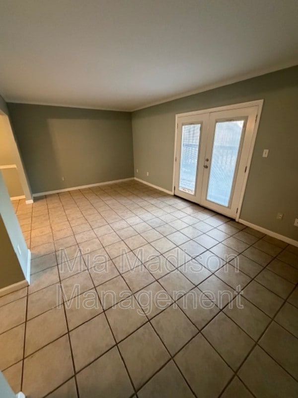 Photo - 527 Tibet Ave