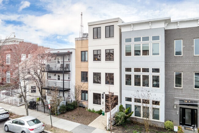 Photo - 756 Park Rd NW