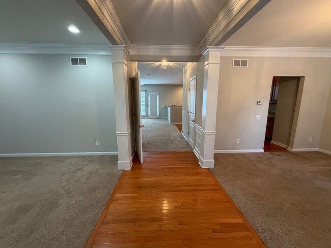 Photo - 1108 Harding Cir