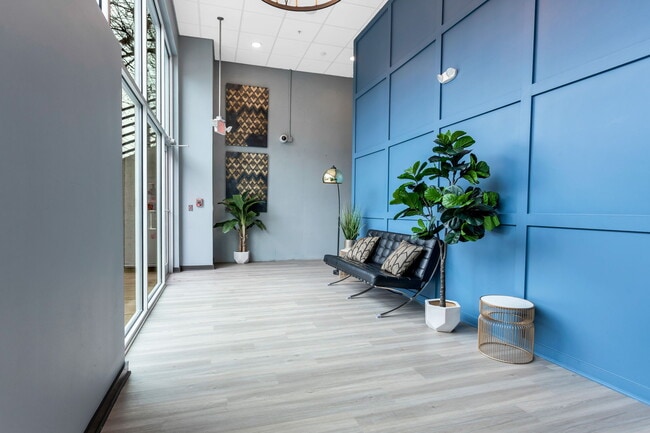 Photo - 542 Boulevard NE