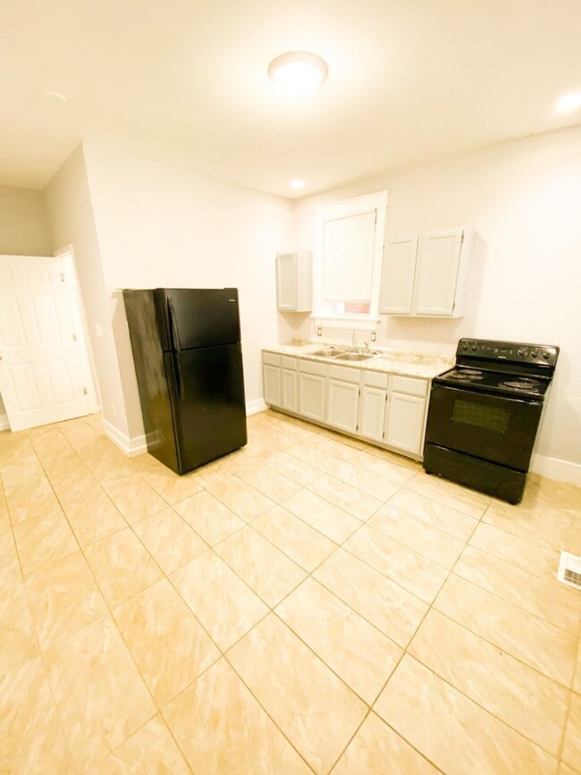 Building Photo - Spacious 3 Bed 2 Bath Home!!