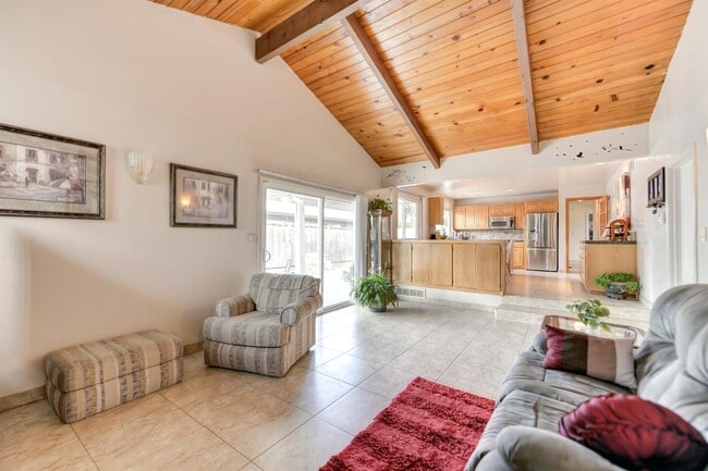 Family Rm (14' x 28') - 1703 Russell Way