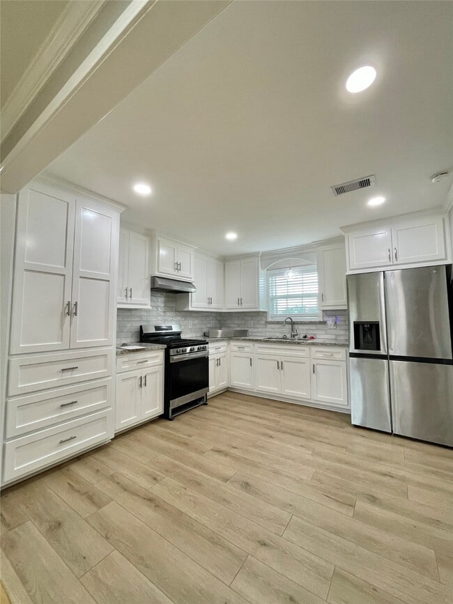 Photo - 817 N Chenango St