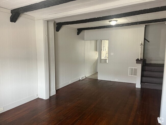 Building Photo - 3 Bedroom, 1 Bath Home in Lancaster *accep...