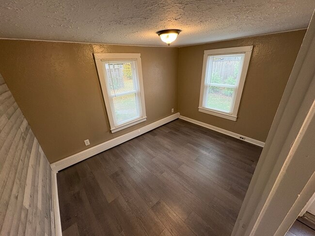 Building Photo - 1131 Smithtown Ave Unit 1