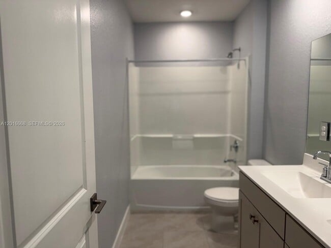 Photo - 462 NE 6th Pl