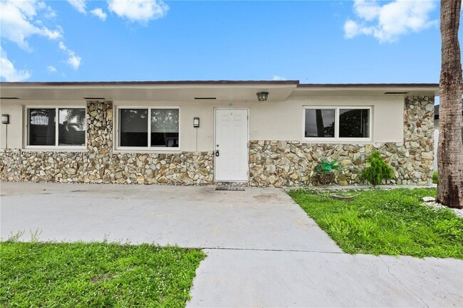 Photo - 1800 SW 97th Ave Unidad A