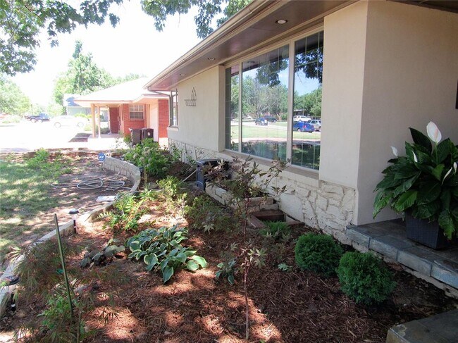 Photo - 1906 Dorchester Dr