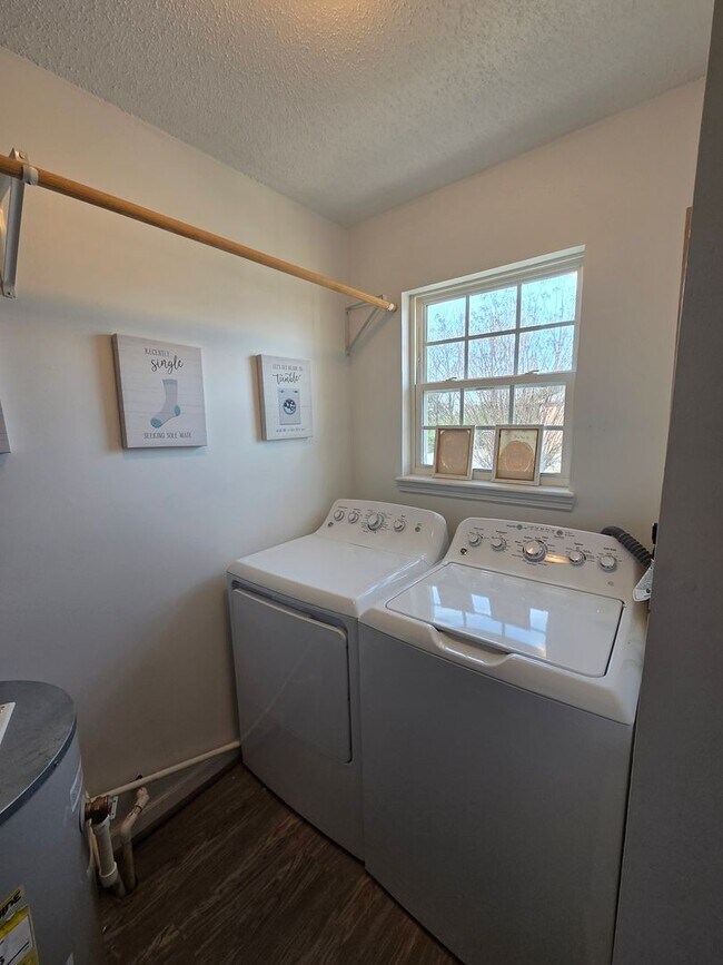 Photo - 2 bedroom close to Five Points!