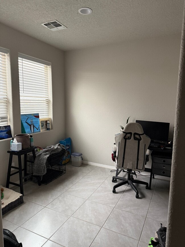 Photo - 1987 Tesoro Loop NW