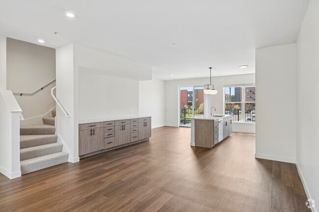 Townhome 3BR, 2.5BA - 2,572SF - Dining Room