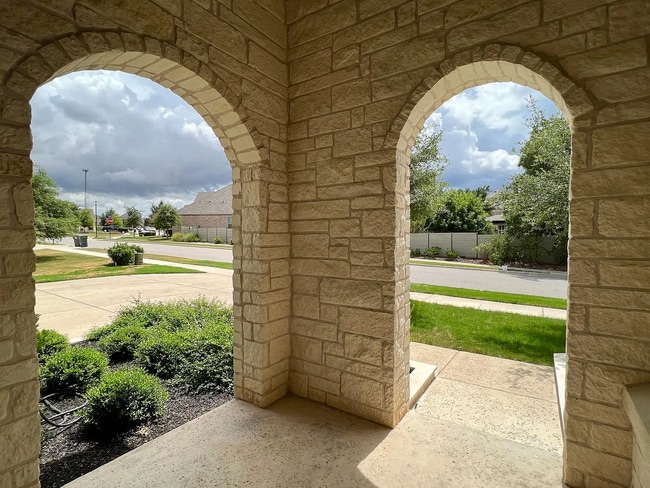 Photo - 205 Barefoot Park Ln