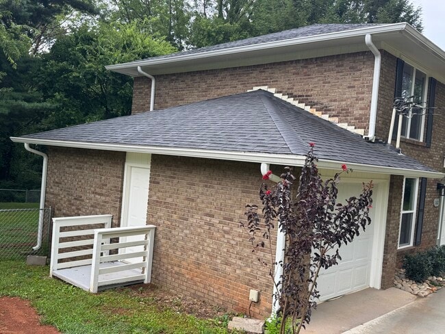 Photo - 1022 Parrish Rd