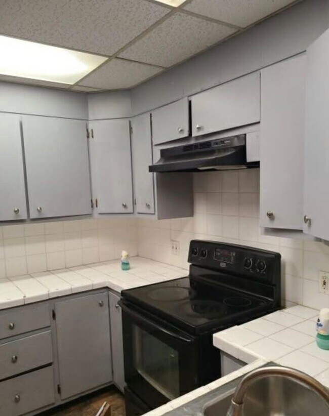 Photo - 157 Hollinger Ave