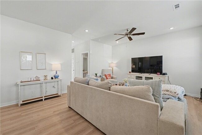 Building Photo - 4885 W Triangle St