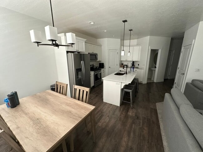 Photo - 289 W 530 N