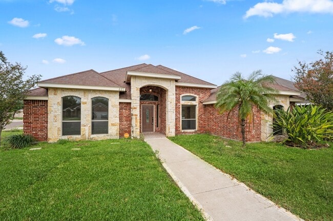Building Photo - Spacious & Cozy Gem Near UTRGV