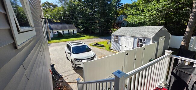 3 Echo Ave