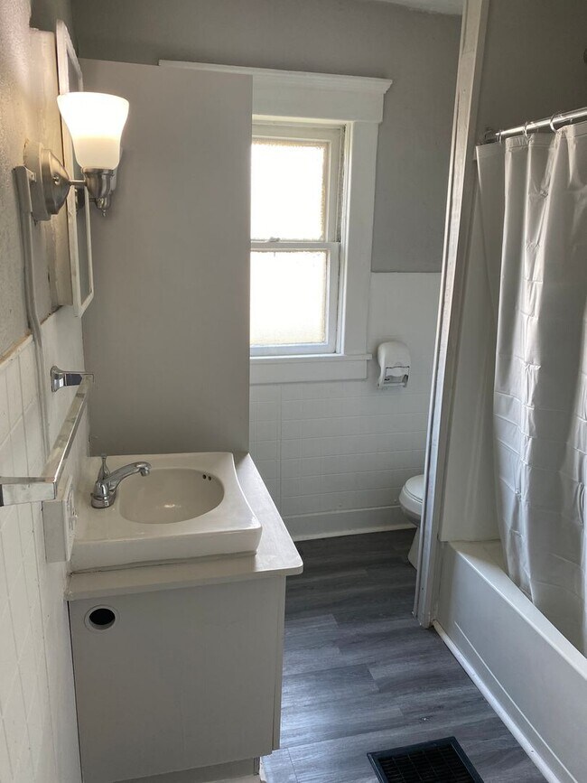 1212(up) Shorb Ave NW Apt # 2