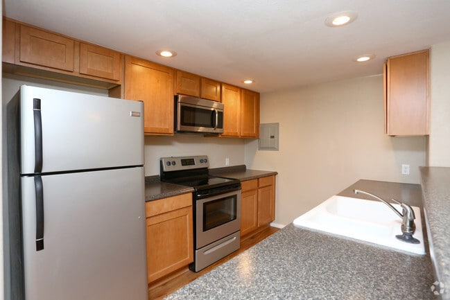 2BR, 2BA - 900SF - Kitchen (Ginger Cabinet Option)
