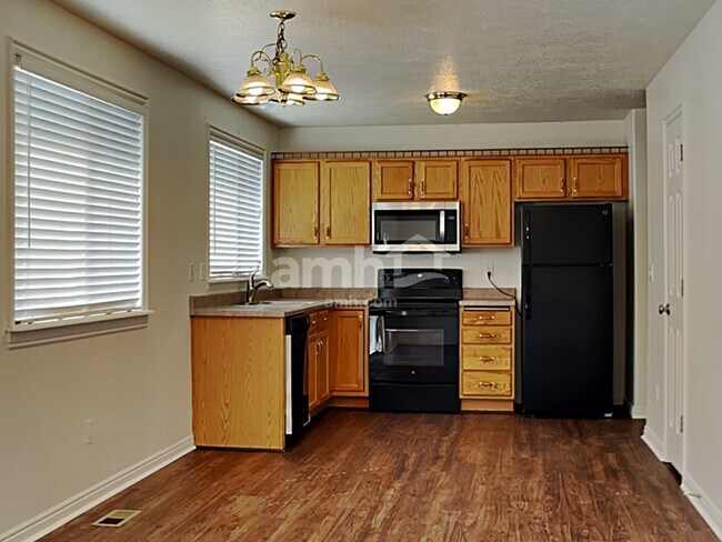 Photo - 468 E 1480 N