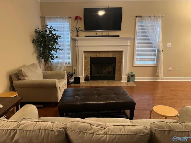 Photo - 104 Chelsea Park Row