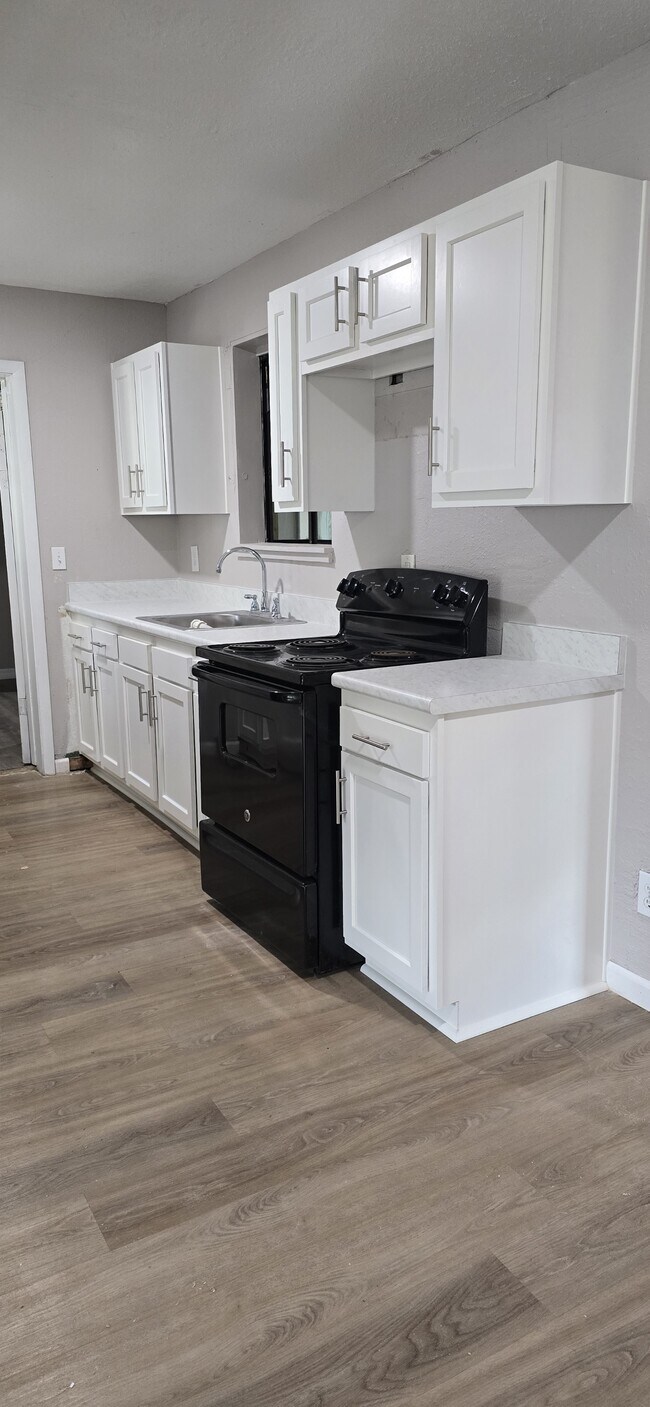 Photo - 2133 Hugh Edwards Dr