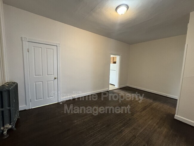 Photo - 42 E Franklin St