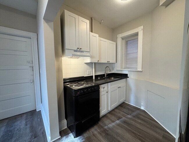 Photo - 8 Langmaid Ave Unit 2