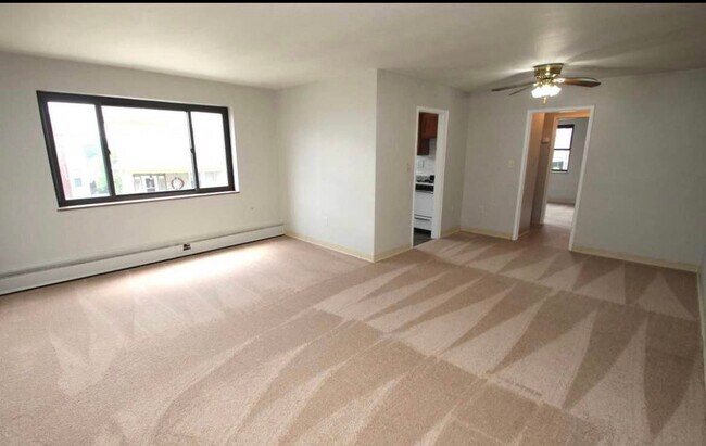 Photo - 2976 Voelkel Ave