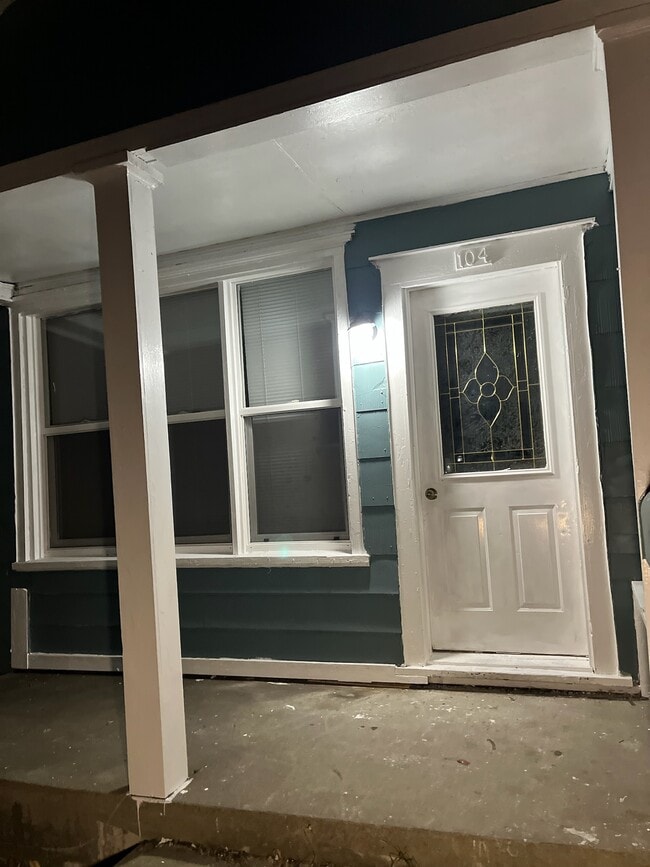 Building Photo - 104 Lake St