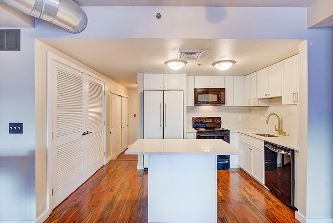 Photo - 1441 Central St Unidad 203