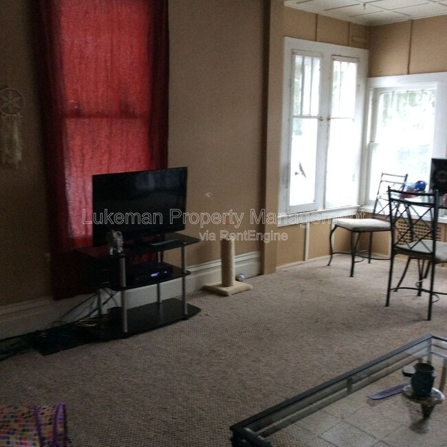 Building Photo - 720 Village St Unit 2