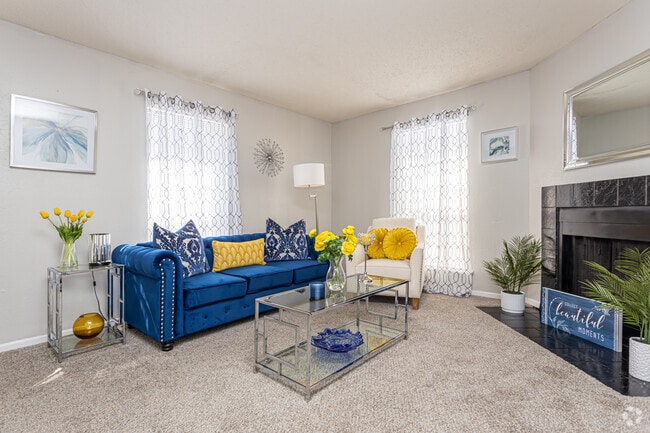 2BR, 2BA - 960SF
