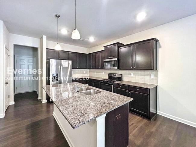 Photo - 176 Woodhouse Cir