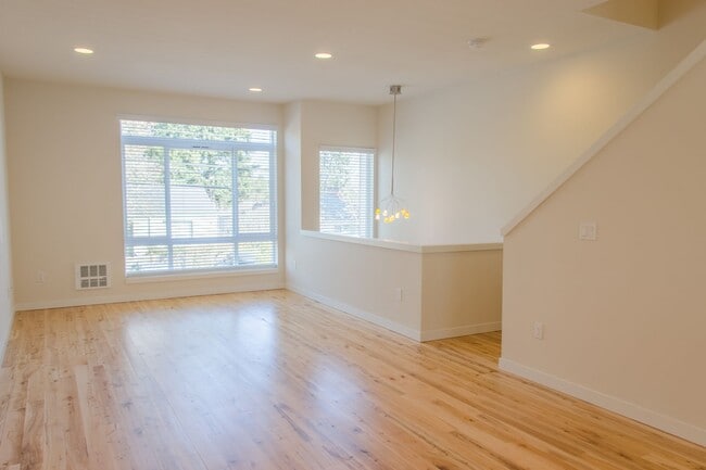 Photo - 3Bd/2.5Ba Seattle Townhouse