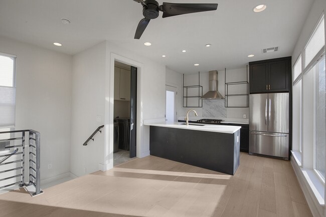 Building Photo - 1708 Perez St Rental