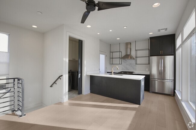 Building Photo - 1708 Perez St Rental
