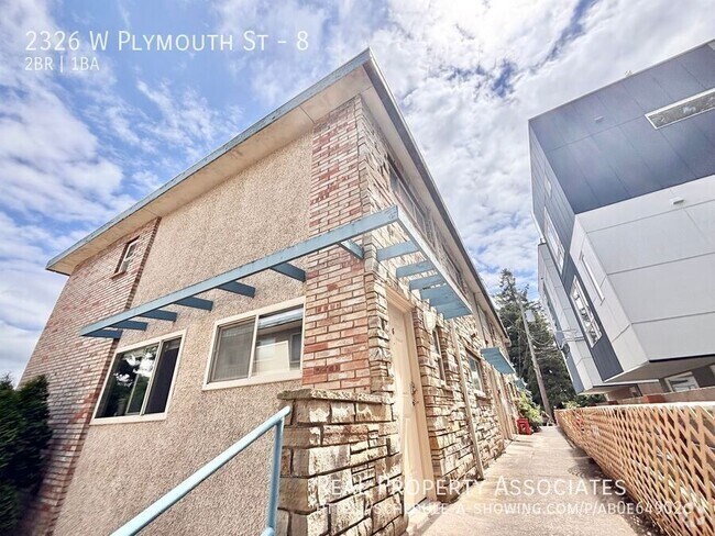 Building Photo - 2326 W Plymouth St Unit 8 Rental