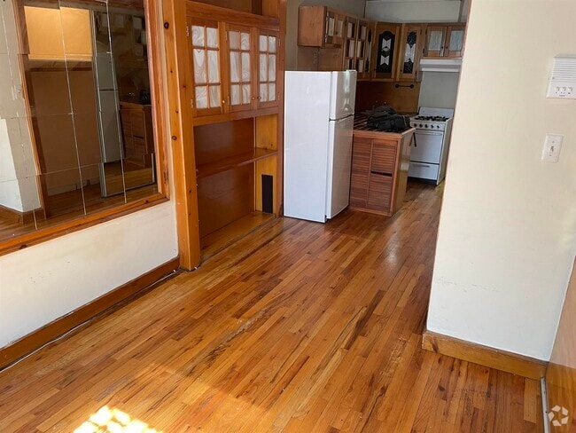 Building Photo - 204 Willow Ave Unit 1L Rental