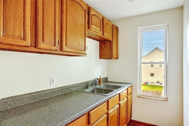 Photo - 137 Hunts Ave