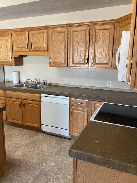 Cocina con isla - 2414 W 10th St Unidad 800 ft2 Private Deck