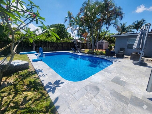 Building Photo - 3440 SW 20th St